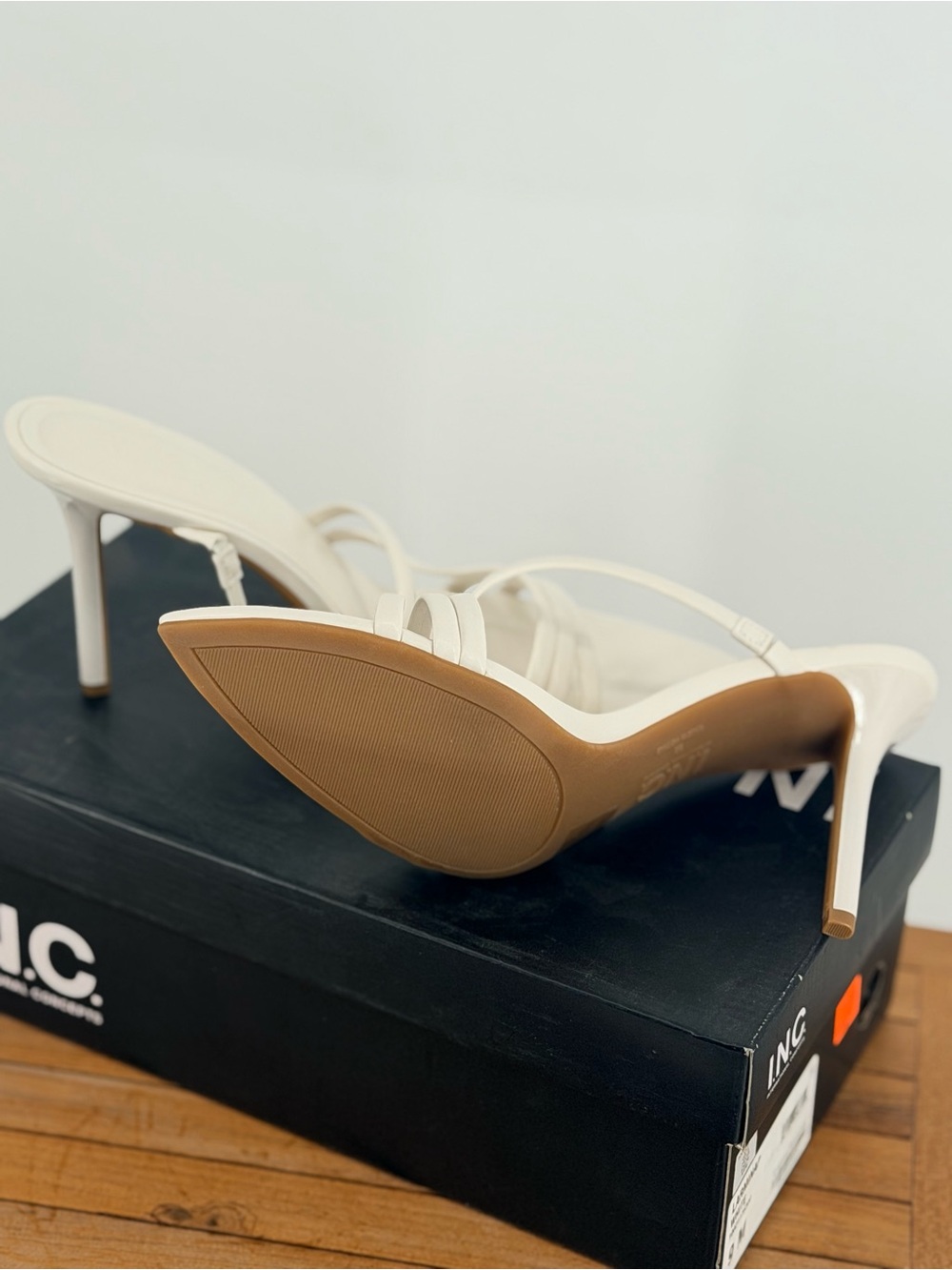 NEW INC International Concepts LARMINAP White Strappy Pointed-Toe heels size 9M - Picture 3 of 4